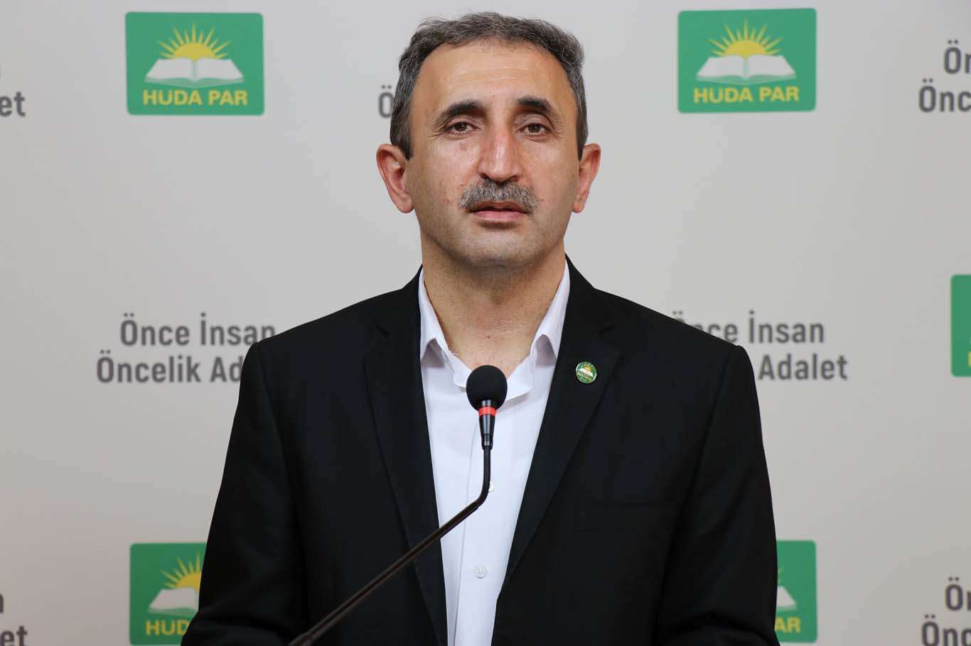 HÜDA PAR Sözcüsü Demir: İdamlar devam ederken Mısır'la ilişkilerin normalleşmesi doğru değil HÜDA PAR Sözcüsü Demir: İdamlar devam ederken Mısır'la ilişkilerin normalleşmesi doğru değil